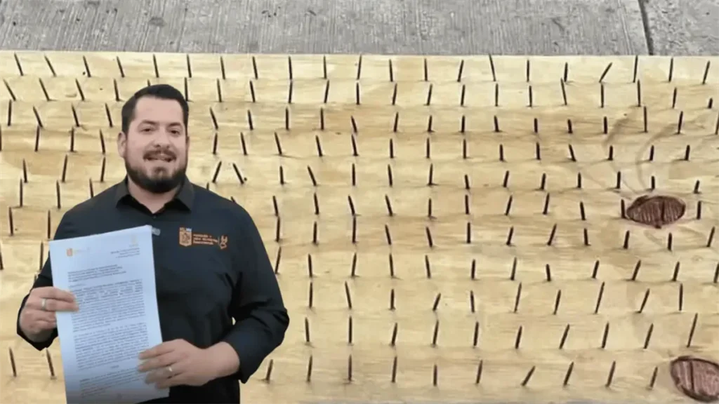 Parques y Vida Silvestre denuncia tablas con clavos en San Pedro | Diario Monterrey Online Parques y Vida Silvestre denuncia tablas con clavos en San Pedro | Diario Monterrey Online