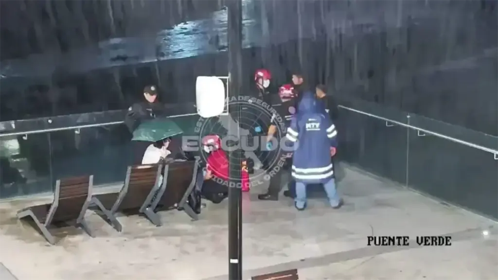 Policía de Monterrey rescata a mujer del Puente Verde Morones Prieto | Diario Monterrey Online Policía de Monterrey rescata a mujer del Puente Verde Morones Prieto | Diario Monterrey Online